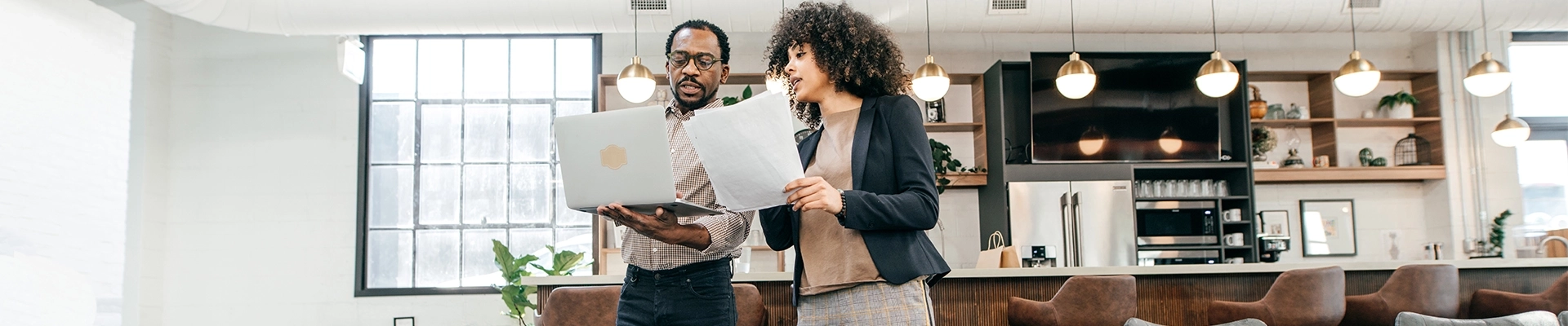 Two people discussing a paper in a coffee shop environment